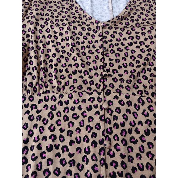 LANE BRYANT Top Blouse Cute Buttons 14/16 Pink Animal Print V-Neck Stretchy Knit - Picture 3 of 7